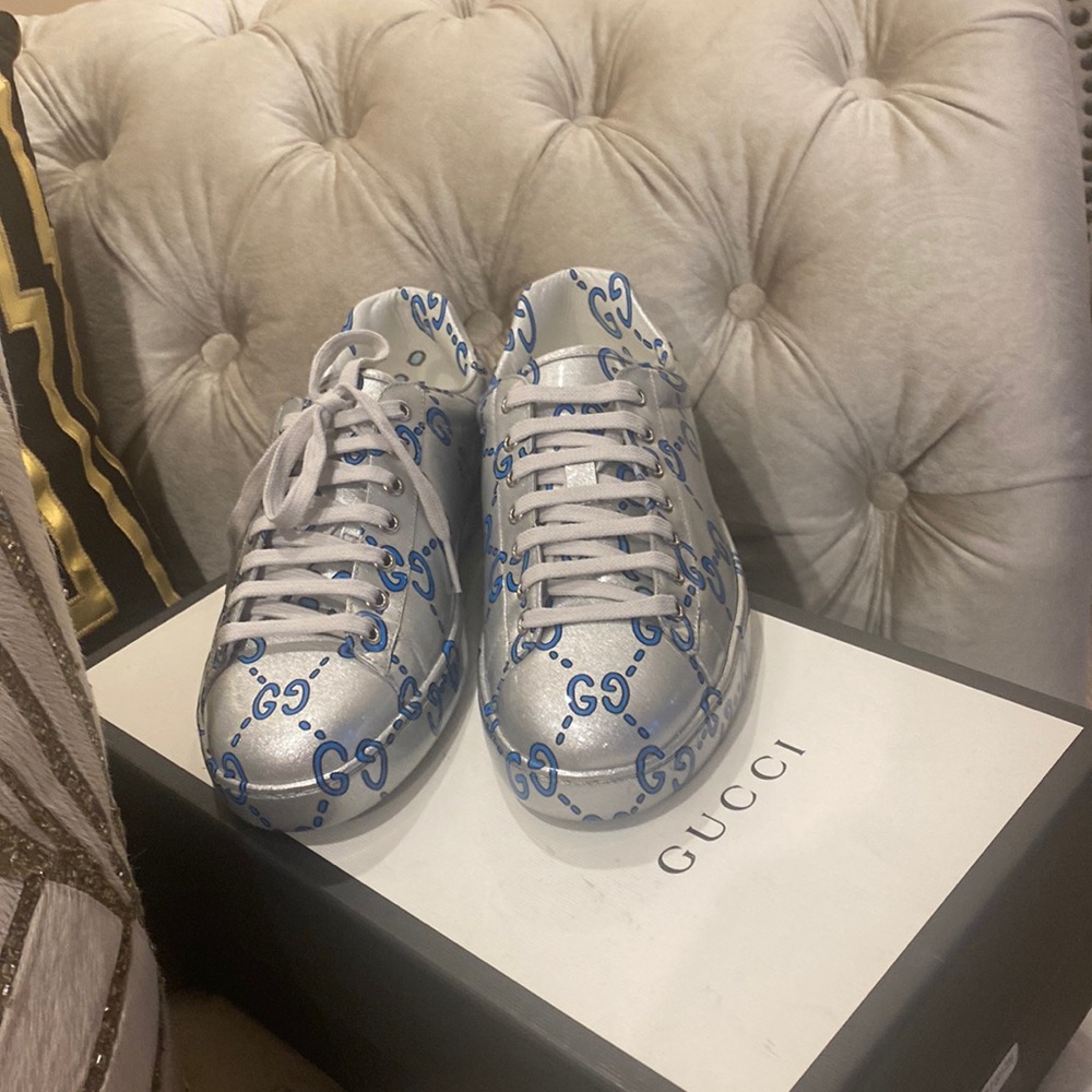 Brand new unworn micro rubber wax ace ghost sneakers. Brand new never worn.
